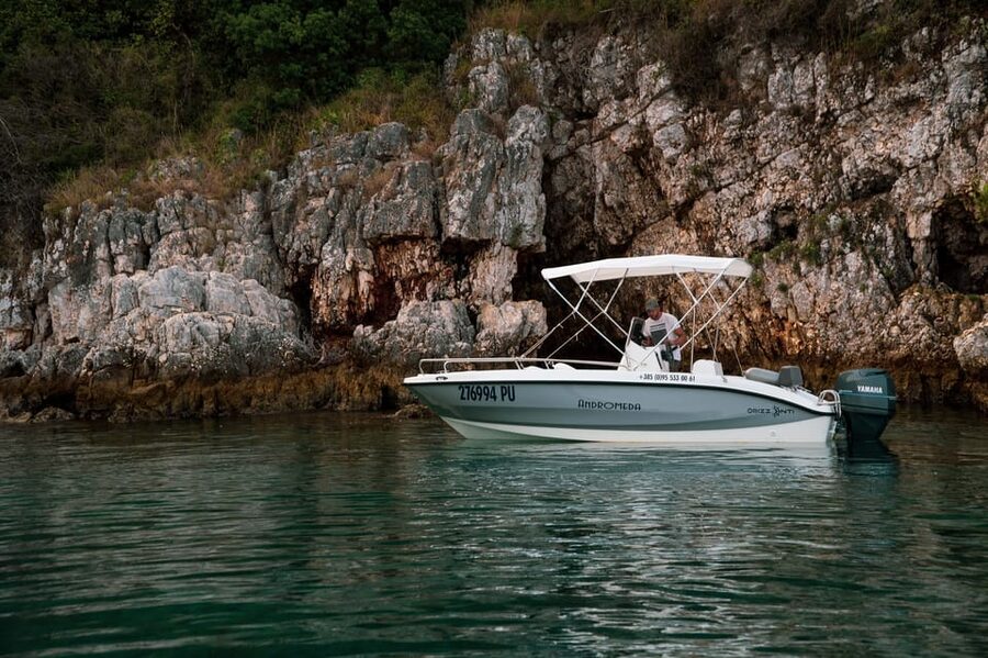Medulin: Morning on Speedboat with Cave & Island Snorkeling - Who Should Book This Experience?