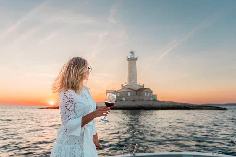 Medulin: Sunset on Speedboat with Lighthouse and Wine - Why this Medulin sunset trip works so well