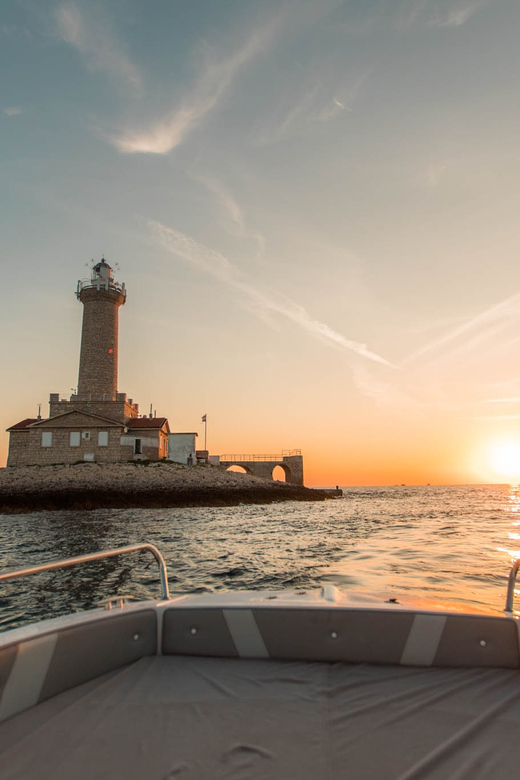 Medulin: Sunset on Speedboat with Lighthouse and Wine - Circling Porer Lighthouse as the sun drops