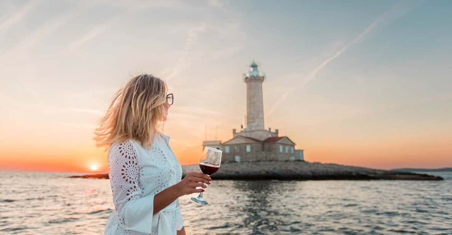 Medulin: Sunset on Speedboat with Lighthouse and Wine - Who should book this cruise?