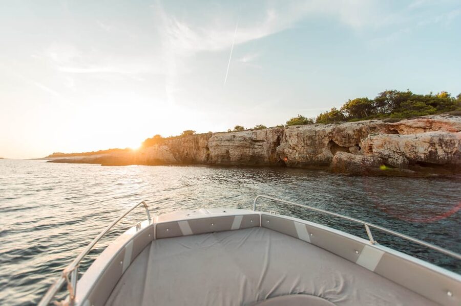 Medulin: Sunset on Speedboat with Lighthouse and Wine - Leaving Medulin and heading toward Cape Kamenjak