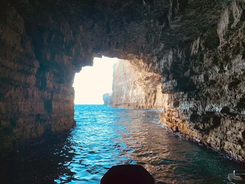 Mellieha: 1:00pm Speedboat round Comino Caves 2h Blue Lagoon - Key points at a glance