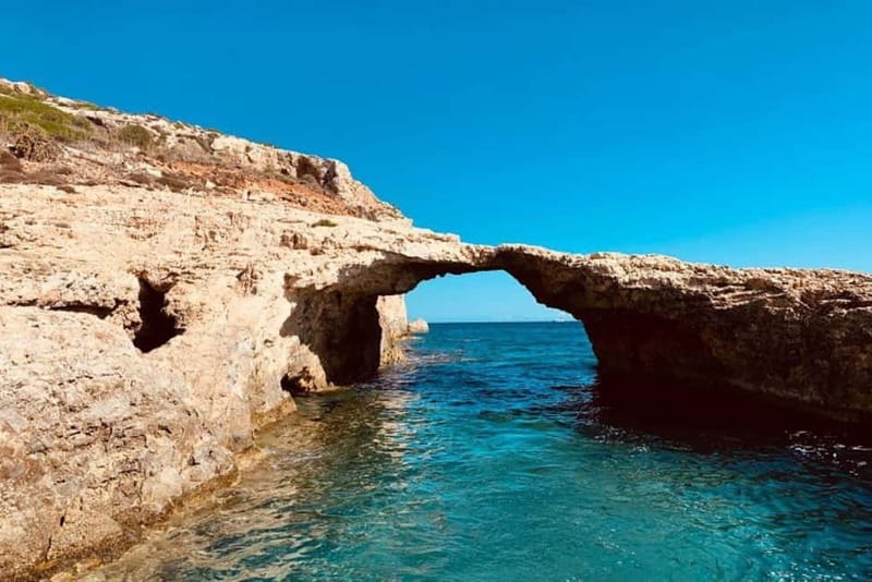 Mellieha: 1:00pm Speedboat round Comino Caves 2h Blue Lagoon - Santa Marija Battery and Comino’s eastern side