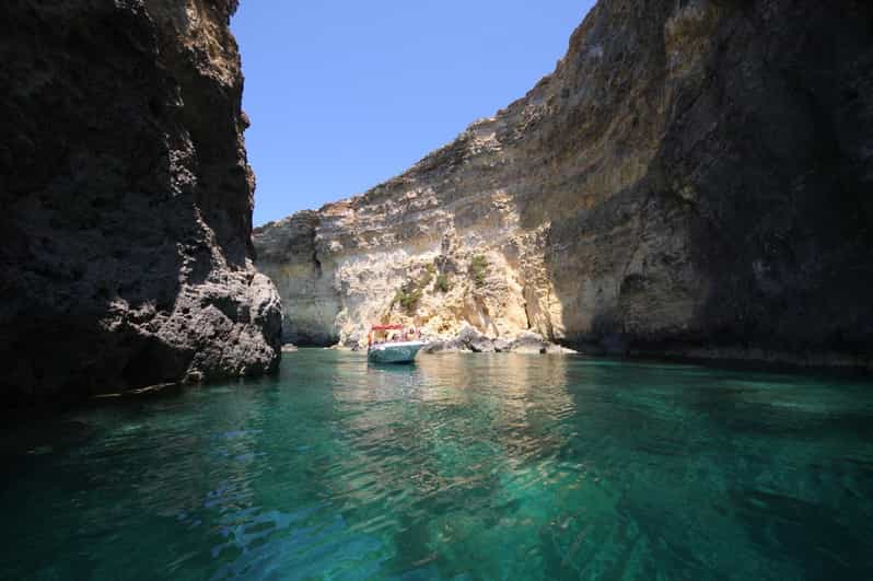 Mellieha: 3:00pm Speedboat round Comino Caves 2h Blue Lagoon - Seeing Santa Marija Battery and Arch from the water