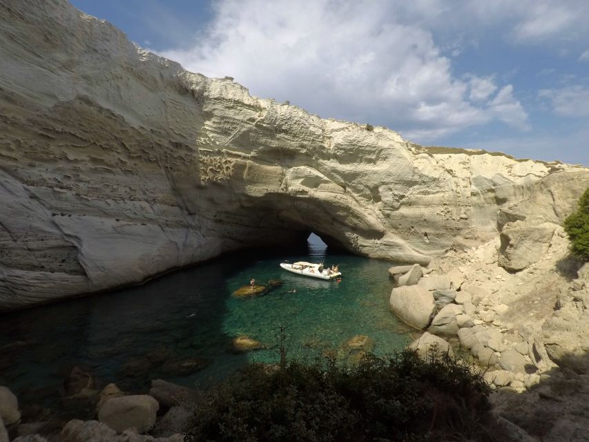 Milos: Half-Day Speedboat Cruise to Klefiko with Snorkeling - The return past Cape Vani and Klima