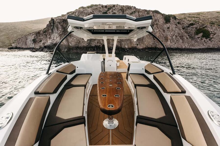❖ Milos: Private Speedboat Tour—Kleftiko Sarakiniko Poliegos - What the food and open bar add
