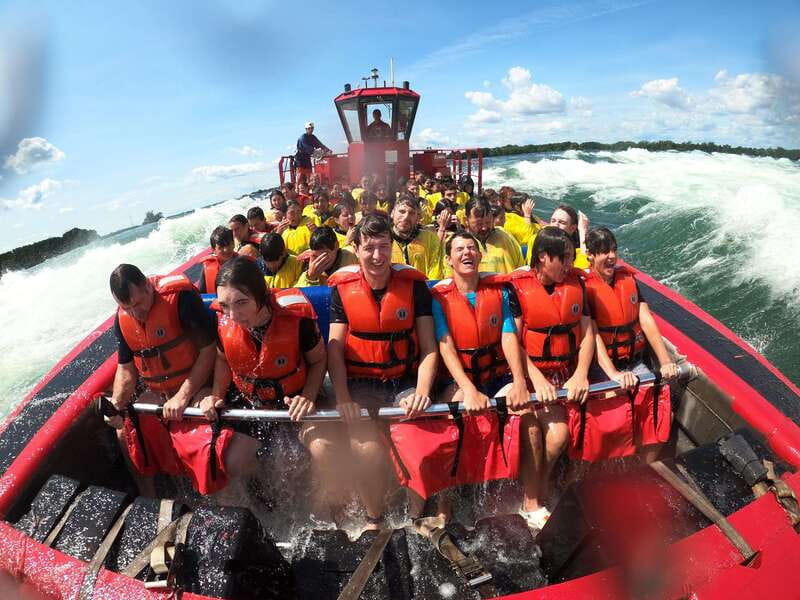 Montreal: Jet Boating on the Lachine Rapids - From the Jacques-Cartier Pier toward the rapids