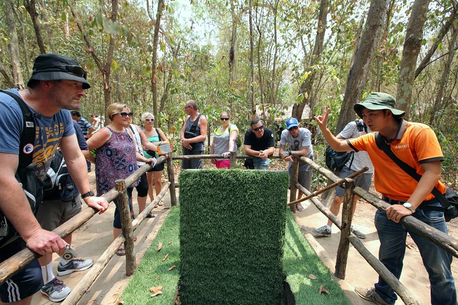 Morning CuChi Tunnels-Tapioca-Secret Traps Luxury Speedboat 2Ways - Guides make the biggest difference