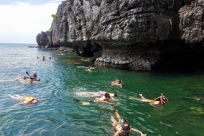 Mr. Tu Day Trip to Angthong Marine Park by Speed Boat from Koh Samui - Lunch and the natural bridge at Koh Sam Sao