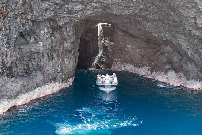 Nā Pali Coast Zodiac Raft Sea Caves Expedition on Kauai - Boarding the 30-foot Zodiac raft