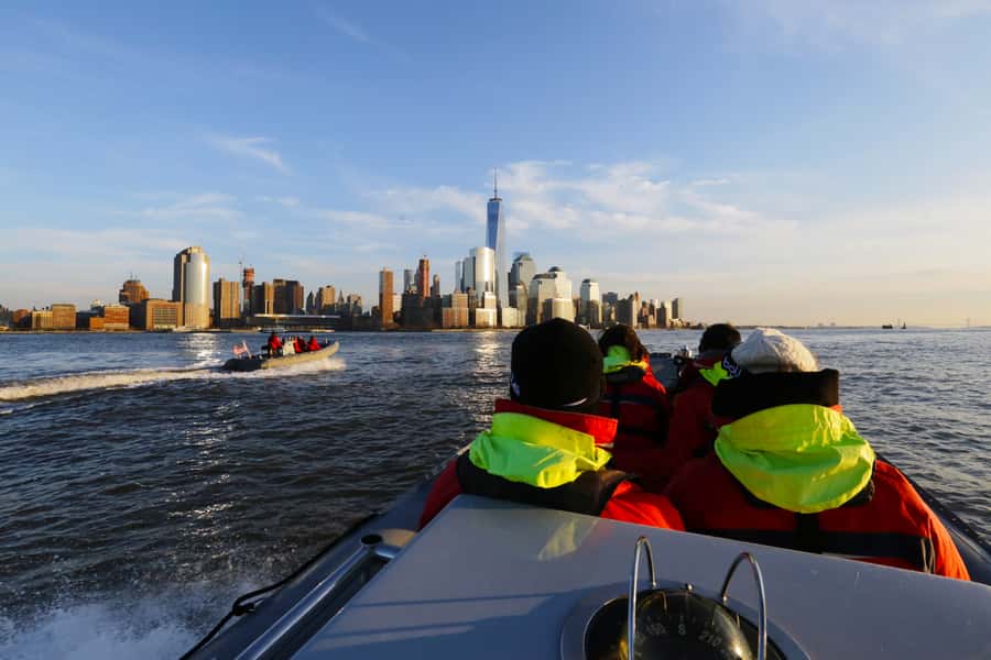New York City: Harbor Speedboat Tour - Battery Park and the East River turn
