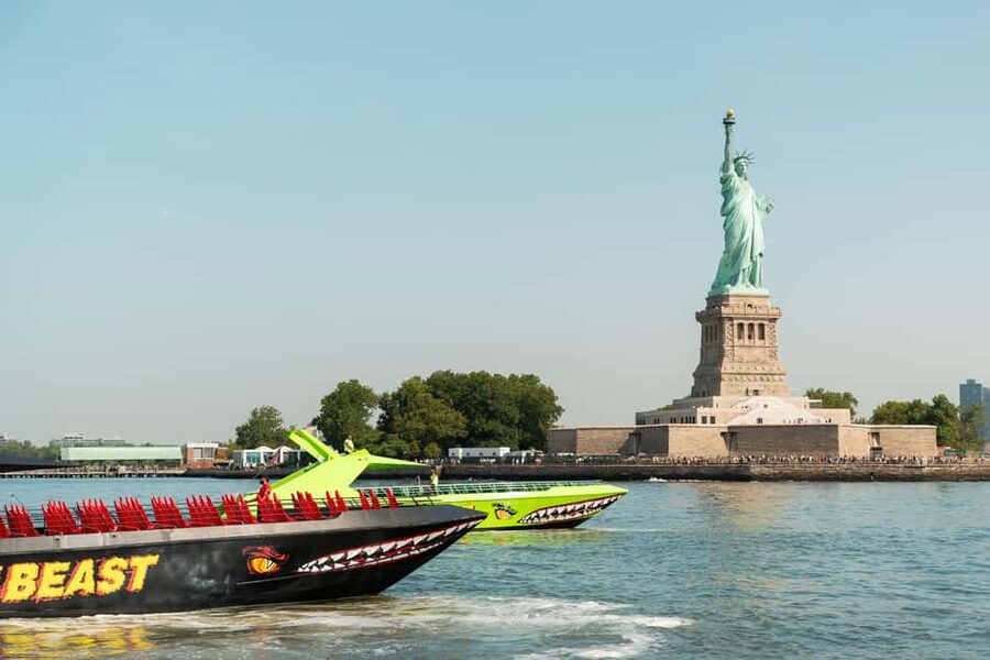 NYC: Circle Line "The Beast" Midtown/Downtown Speedboat Ride - The Beast in five quick points