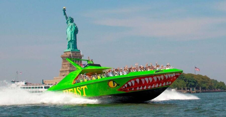 NYC: Circle Line "The Beast" Midtown/Downtown Speedboat Ride - Why this 30-minute harbor ride works