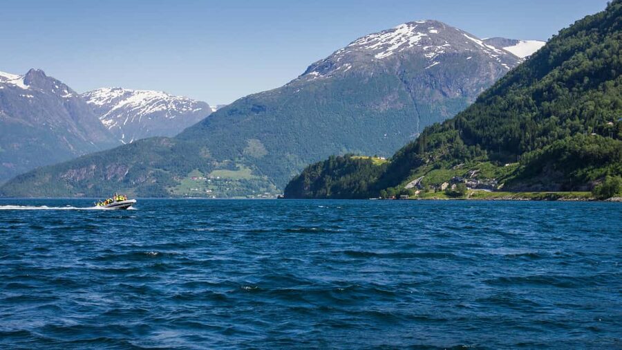 Olden: Nordfjord RIB Boat Tour - Finding the white tent beside the cruise dock