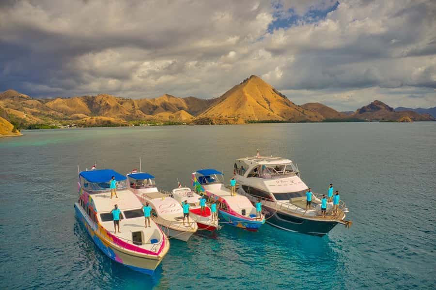 One-Day Komodo Tour By Speedboat - The sunset alternative: Kelor, Manjarite, and Kalong