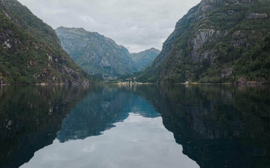 Øystese: Hardangerfjord RIB safari to the Fyksesund branch - Forty-five minutes inside Fyksesund