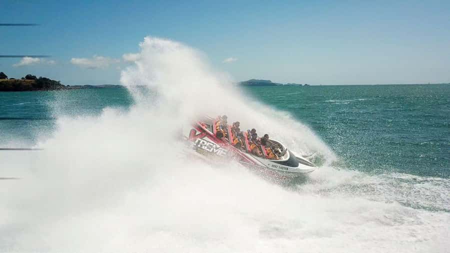 Paihia: Bay of Islands 30-minute Adventure Jet Boat Trip - Leaving Paihia Wharf at full speed