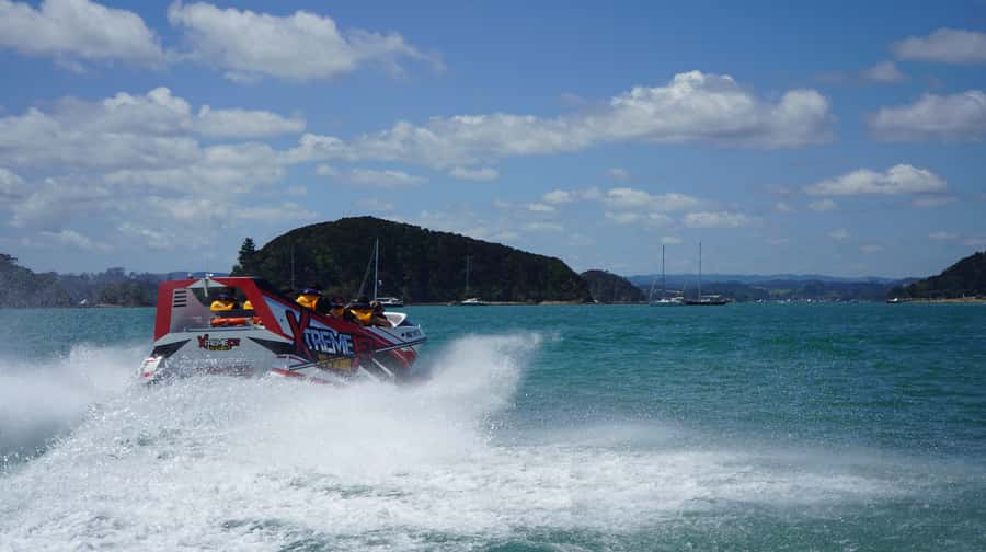Paihia: Bay of Islands 30-minute Adventure Jet Boat Trip - What the 360-degree spins feel like