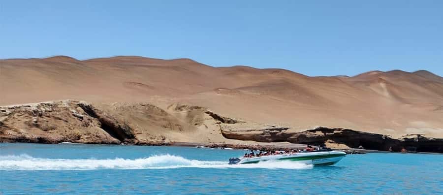 Paracas: speedboat BALLESTAS ISLANDS TOUR - Leaving Plaza El Chaco for the Ballestas Islands