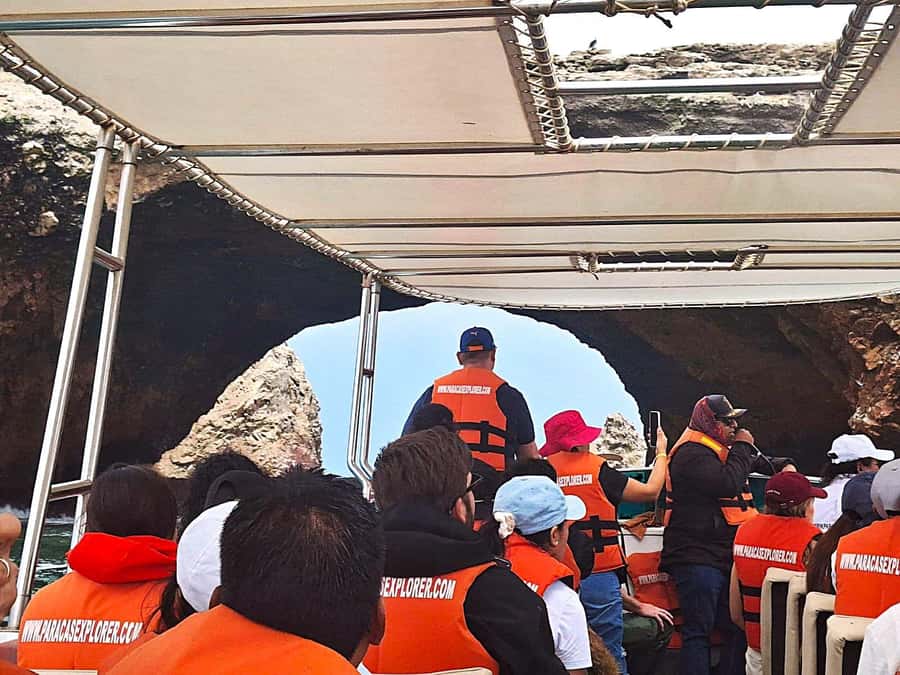 Paracas: Tours to Ballestas Islands by Speed Boat - Crossing Paracas Bay by speedboat