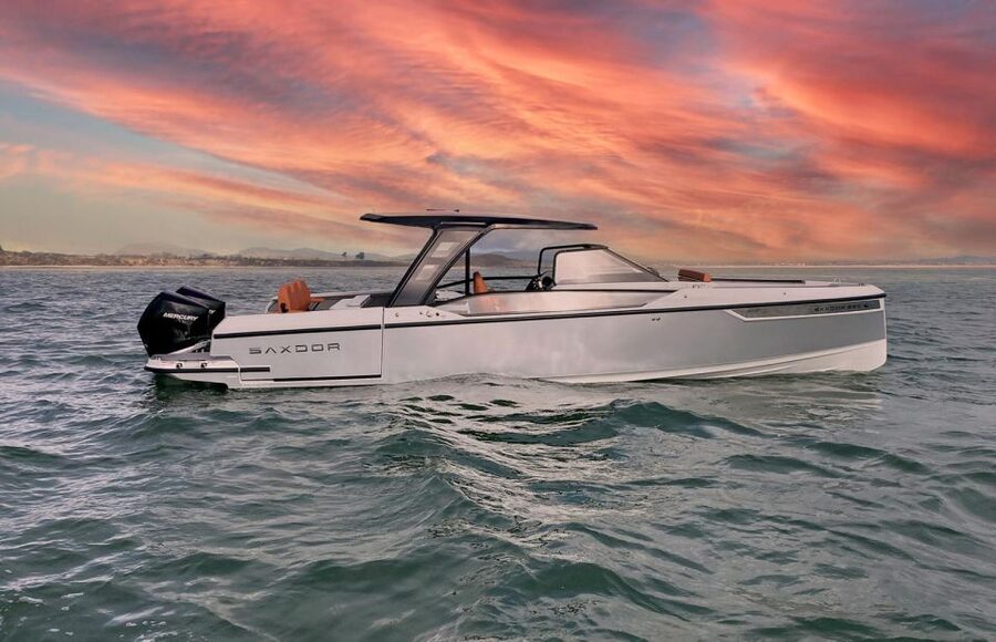 Paros: Private Paros and Antiparos Luxury Speedboat Tour - Leaving Aliki aboard a Saxdor 320