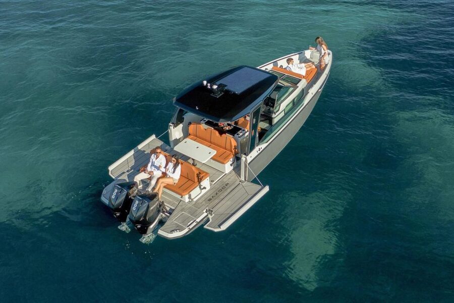 Paros: Private Paros and Antiparos Luxury Speedboat Tour - Faneromeni Beach and the value of unhurried stops