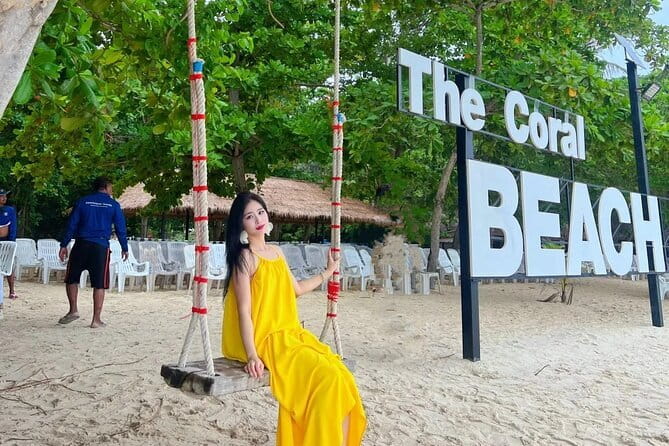 Pattaya: Private Speedboat 2-4 Islands Hopping with Lunch - Kram Yai: a short photo stop