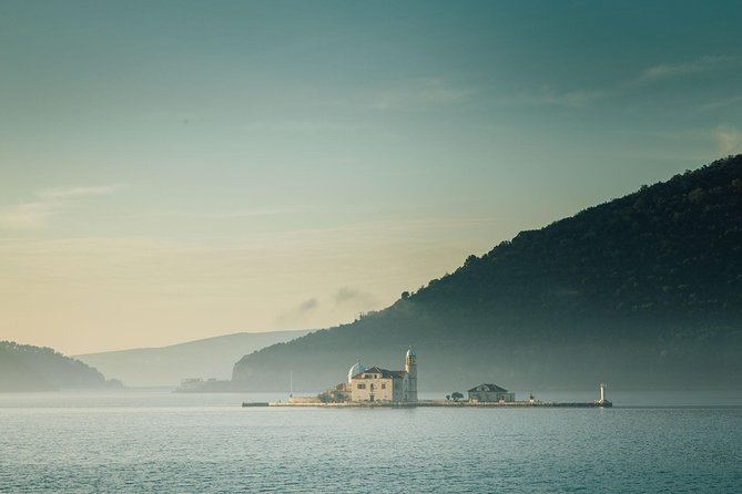 Personalized private speed boat tour - Families, couples, and small groups
