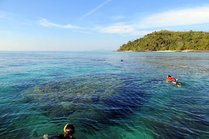 Phi Phi Don & Phi Phi Leh Sunset Trip by Arisa Speed Boat - Maya Bay, the famous stop with a seasonal catch