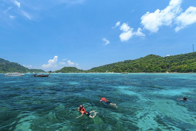 Phi Phi Don & Phi Phi Leh Sunset Trip by Arisa Speed Boat - Lunch, fruit, and the practical value of the package