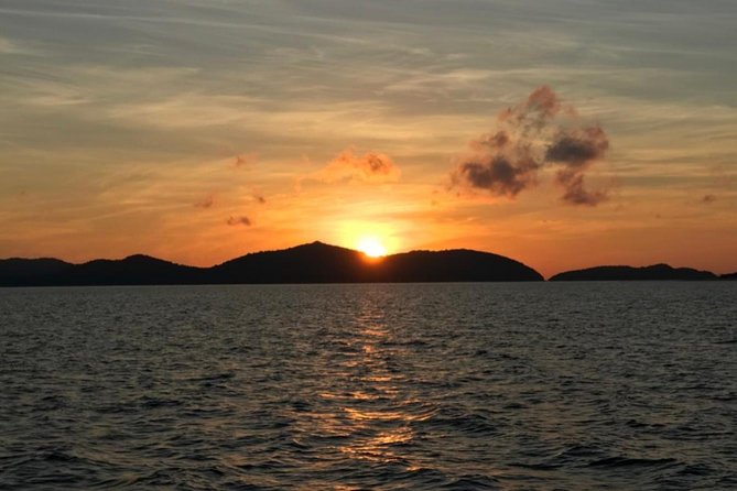 Phi Phi Early Bird Premium Tour by Speed Boat with Lunch - Monkey Beach and the wildlife element