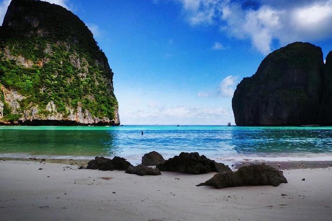 Phi Phi Early Bird Premium Tour by Speed Boat with Lunch - Phi Phi Don, the main island stop