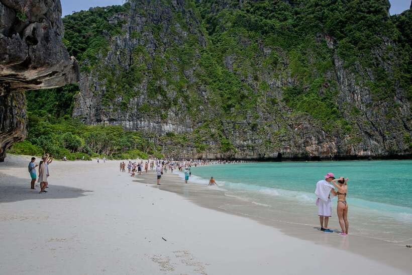 Phi Phi: Early Morning Speed Boat to Maya Bay - The Koh Phi Phi planning issue