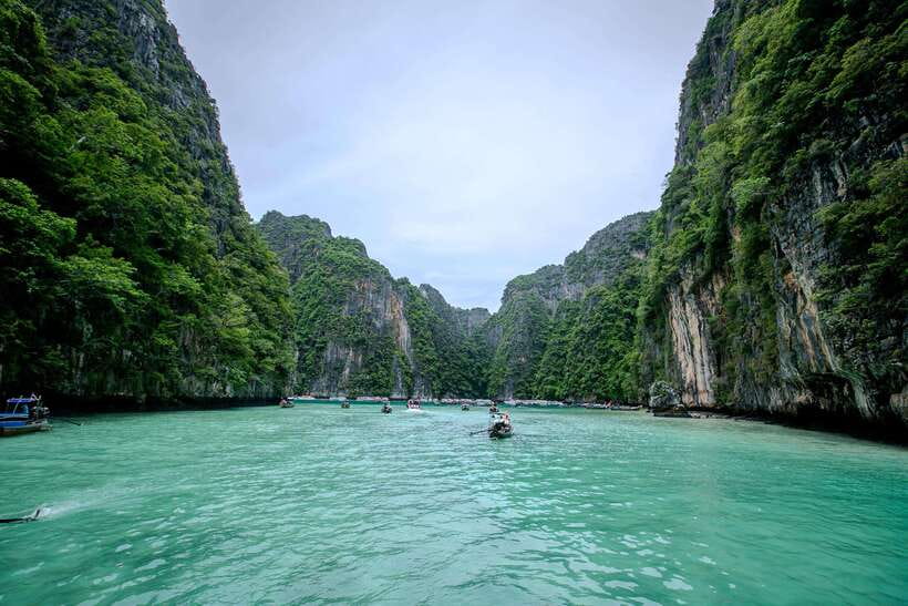 Phi Phi: Early Morning Speed Boat to Maya Bay - An early start for Phi Phi’s famous bays