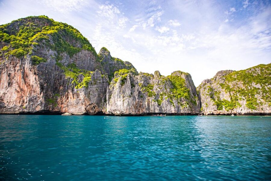 Phi Phi: Full-Day Phi Phi Islands & Sunset Tour by Speedboat - Pi Leh Lagoon and Maya Bay arrive late