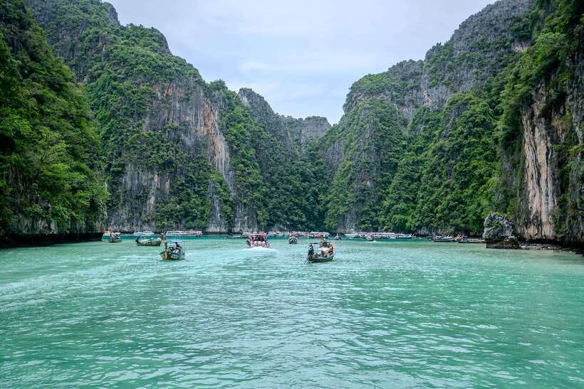 Phi Phi : Half Day By Speed Boat 4 hours Phi Phi Lay - Shark Point: the main snorkeling session
