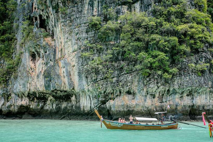 Phi Phi : Half Day By Speed Boat 4 hours Phi Phi Lay - A fast route with a clear rhythm