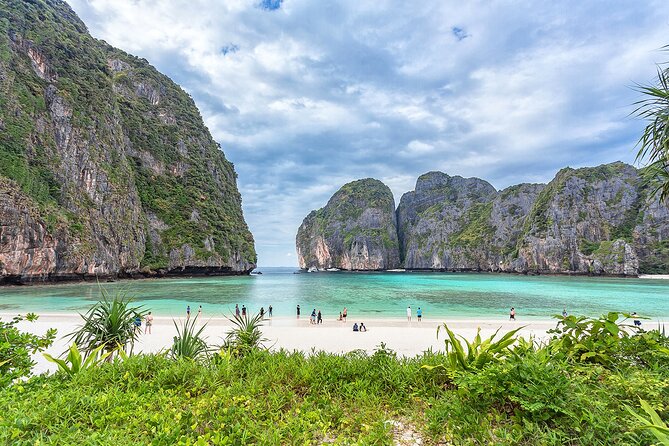 Phi Phi Islands and Khai Islands Snorkeling Tour By Speedboat From Phuket - Phi Phi Lee and the first swim