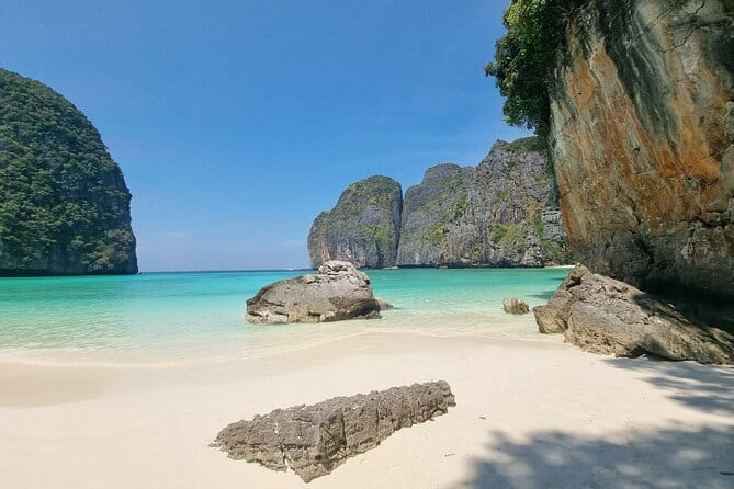 Phi Phi Islands Exclusive Tour by Speedboat from Koh Yao Yai - Maya Bay: famous sand and limited time