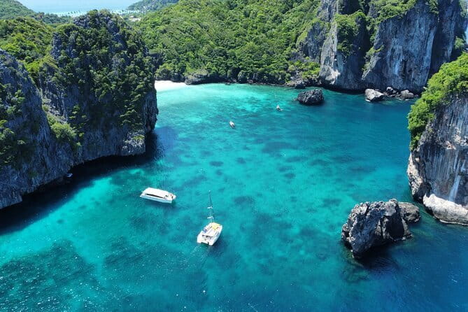 Phi Phi, Maya and Bamboo Islands Day Tour by Speedboat in Krabi - An early start and a busy eight-hour rhythm