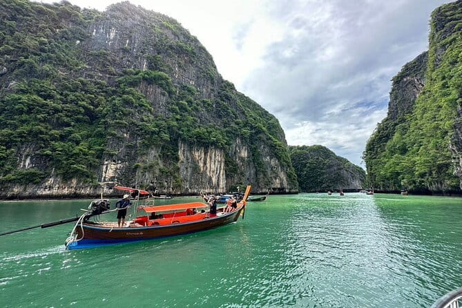 Phi Phi, Maya & Khai. One day trip by speed boat. - Maya Bay and the first look at Phi Phi