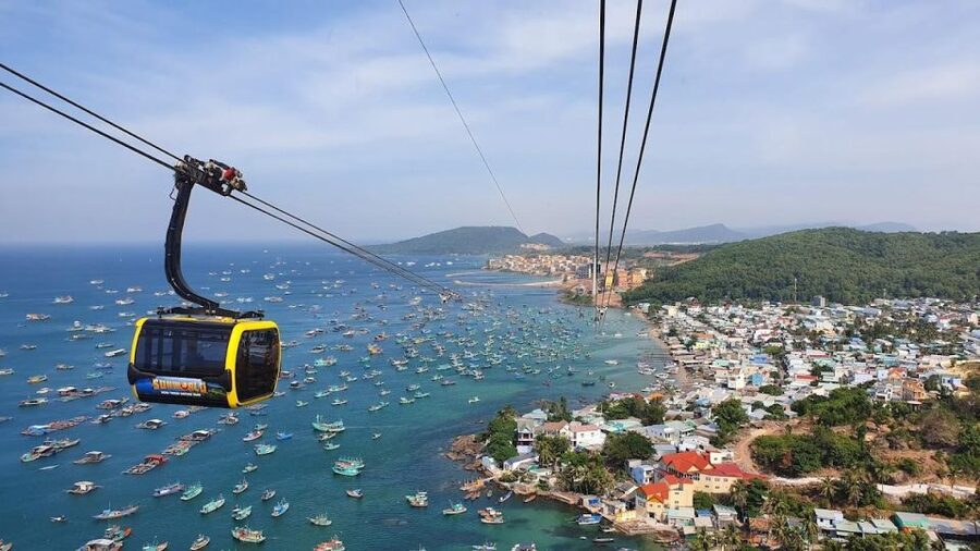 Phu Quoc: Discover Islands by speedboat & Hon Thom cable car - Hon May Rut Inside, where the camera work begins
