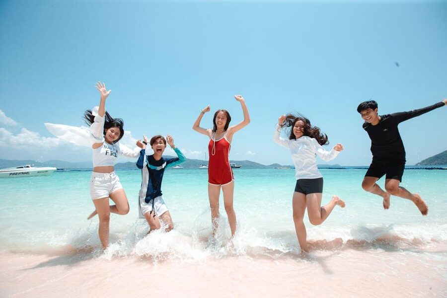 Phuket: Coral Island Half-Day Tour by Speedboat - Three hours on Coral Island