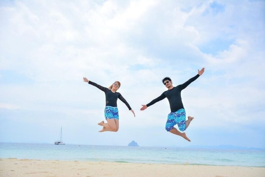 Phuket: Coral Island Half-Day Tour by Speedboat - Crowds, comfort, and the feel of the island