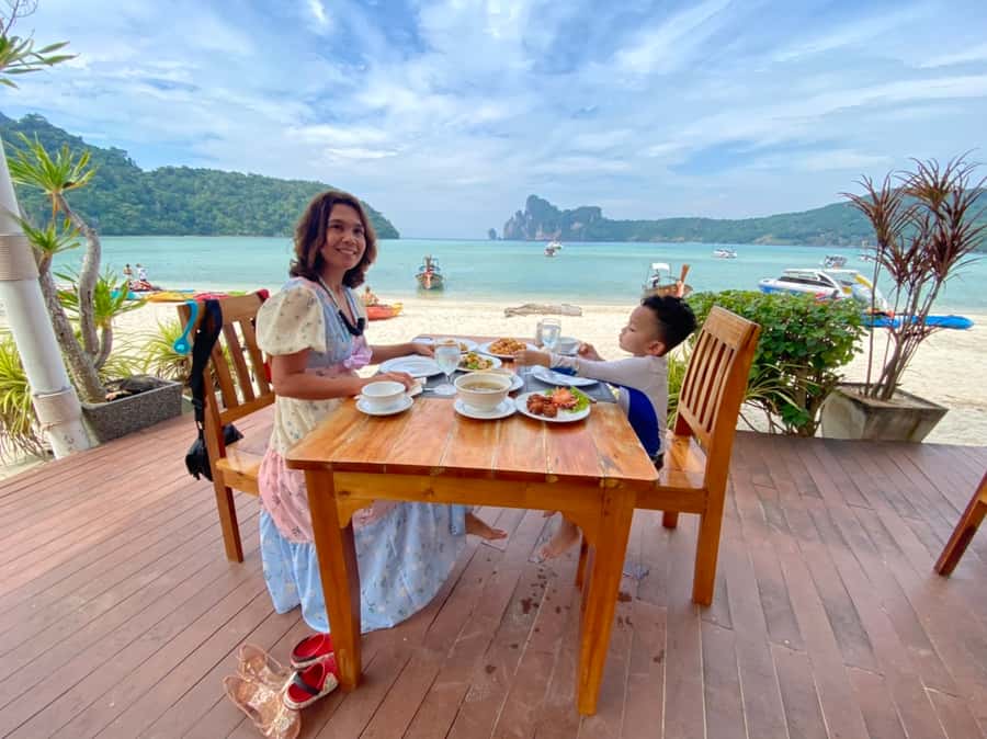 Phuket: Deluxe Phi Phi Tour by Speedboat & Lunch Buffet - The speedboat crew makes a real difference