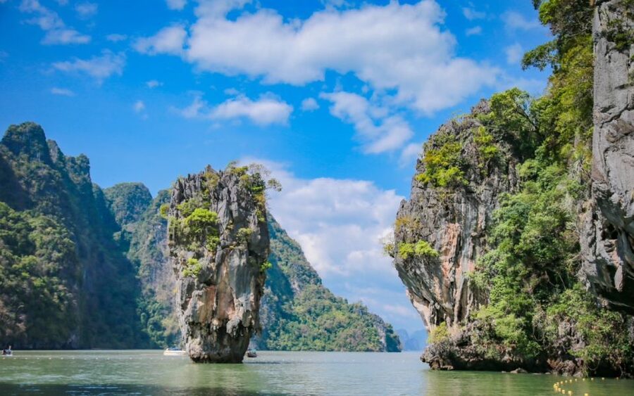 Phuket: James Bond and Laem Haad Beach by Speedboat - What this Phuket island day is really like