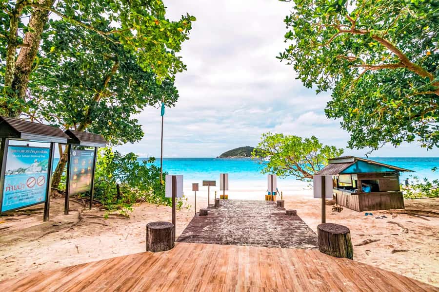 Phuket/Khao Lak: Similan Islands Speedboat Tour with Lunch - Bangu Island and the first snorkeling stop