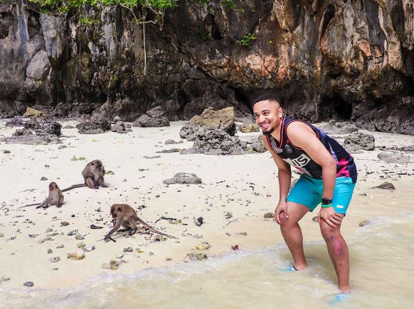 Phuket: PhiPhi, Maya Bay & Khai Island Day Tour with Lunch - Crowds, timing, and the value of the $47 price