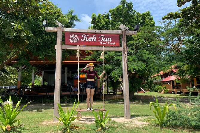 Pig Island Tour by Speedboat with Snorkeling - Buffet lunch with a beach view