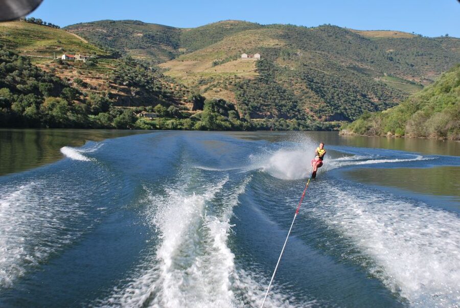 Pinhão: River Douro Speedboat Tour with Water Sports - Setting out from Magnifico Douro Pier in Pinhão